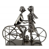 Kovový stojan na fľašu zamilovaný pár s bicyklom
