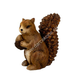 Veverička s lieskovým orechom soška 12cm