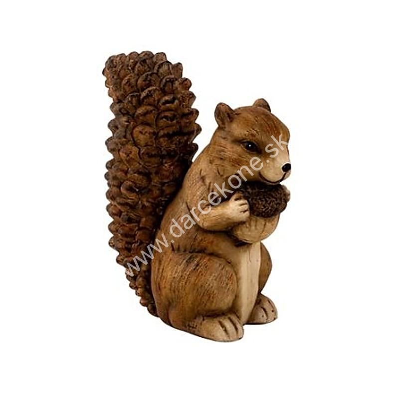 Soška veverička s lieskovým orechom 12cm