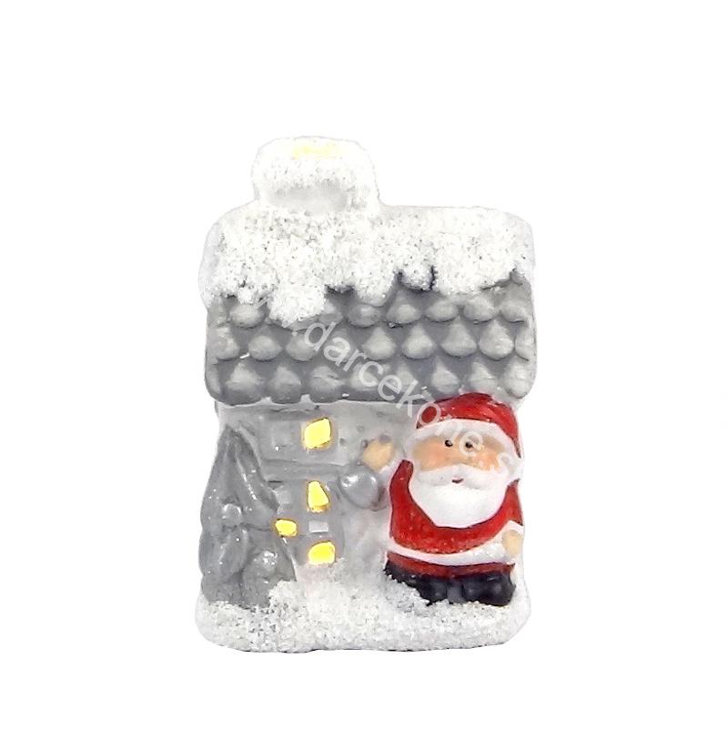 Led zasnežený domček so Santom 10cm