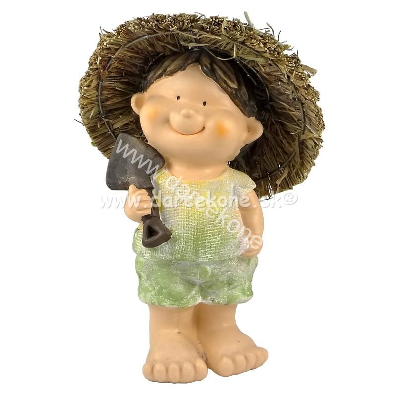 Soška do záhrady chlapec v slamenom klobúku s lopatkou 27,5cm