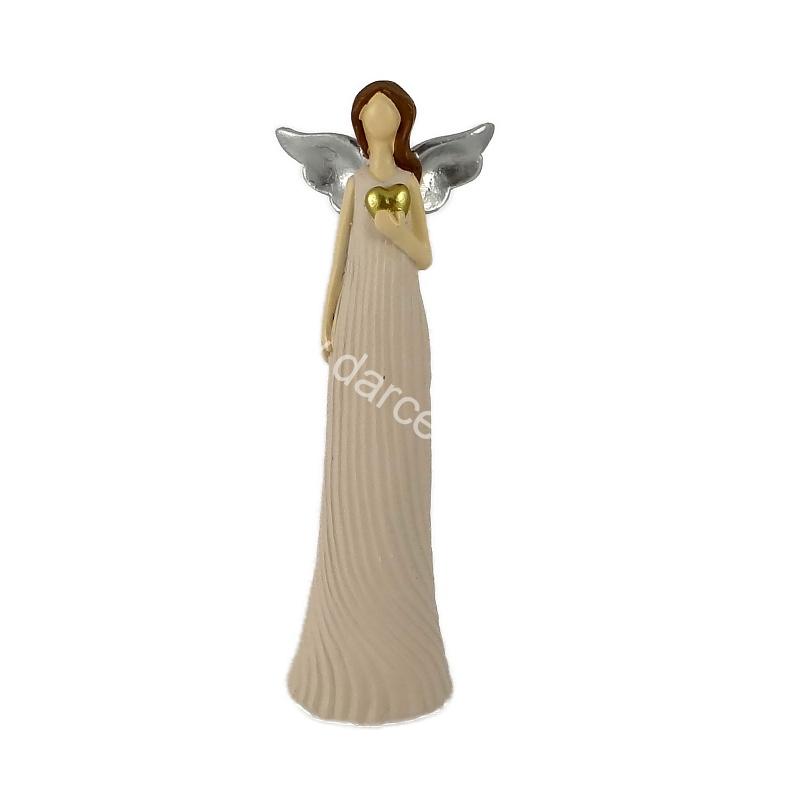 Anjel v staroružových šatách so zlatým srdcom 18,5 cm – elegantná soška z polyresinu