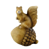 Veverička soška sediaca na žaludi 15cm