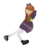 Soška dievča s mašľou a levanduľou visiace nohy 17cm